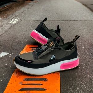 Nike Air Max Special Edition 2019 Women’s Sz 11